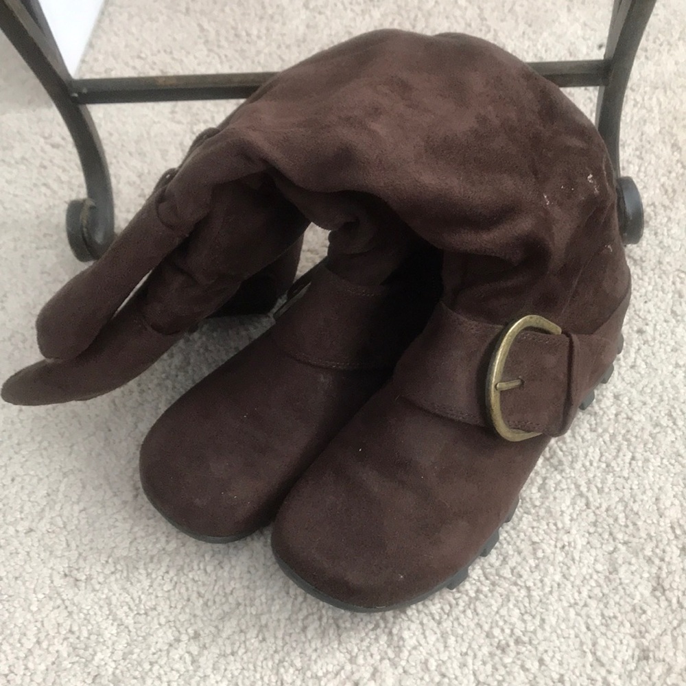 Brown buckle boots